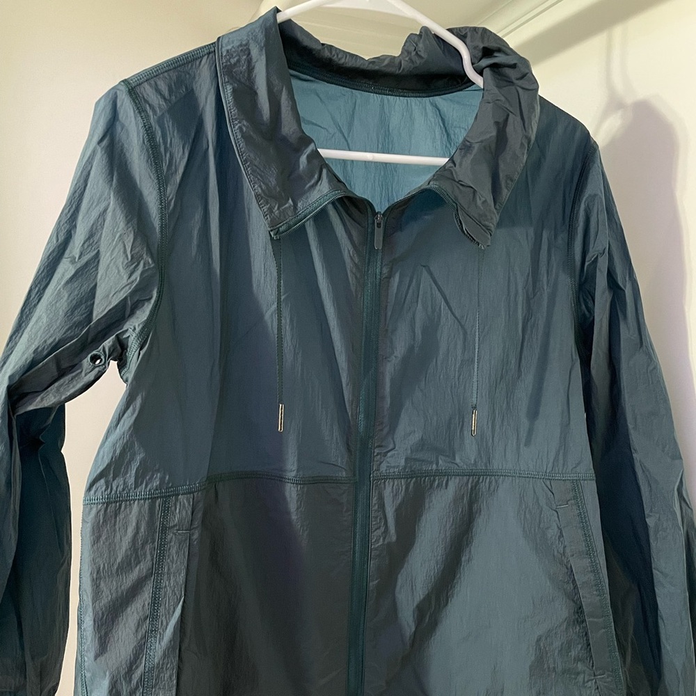 Lululemon Windbreaker in Navy